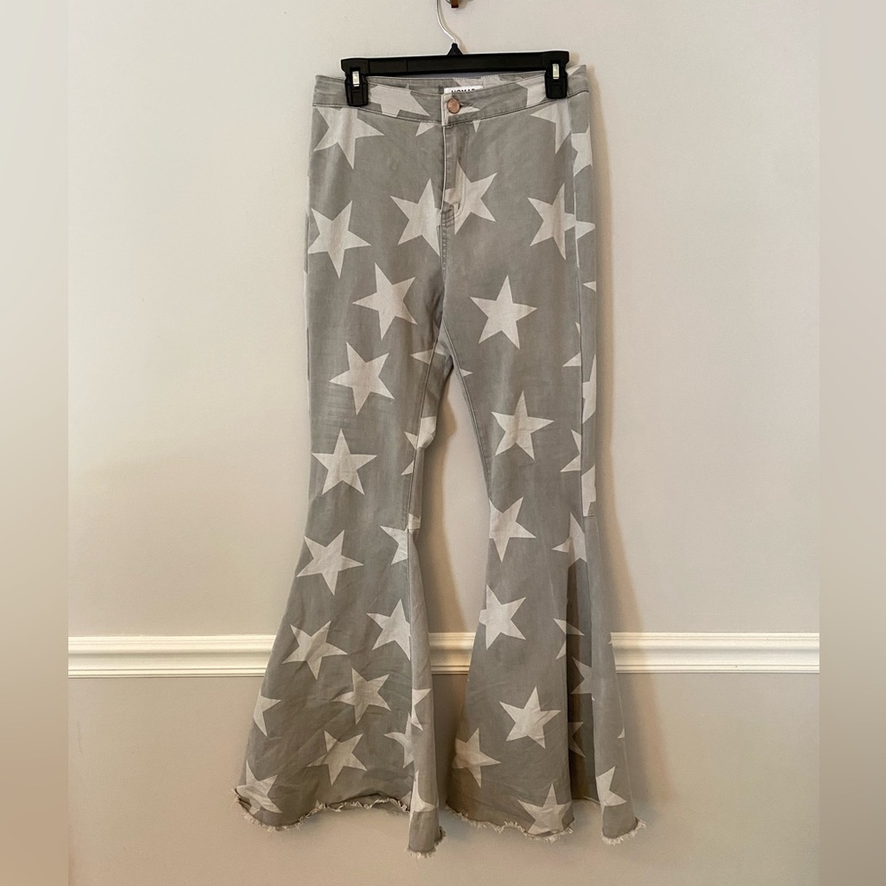 Nomad gray high rise star pattern bell bottom pants. M